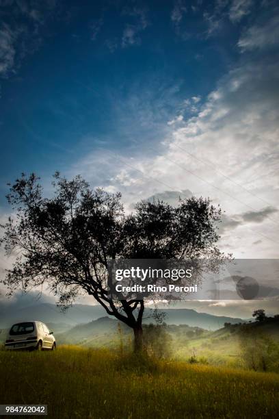 colline teramane - colline stock pictures, royalty-free photos & images