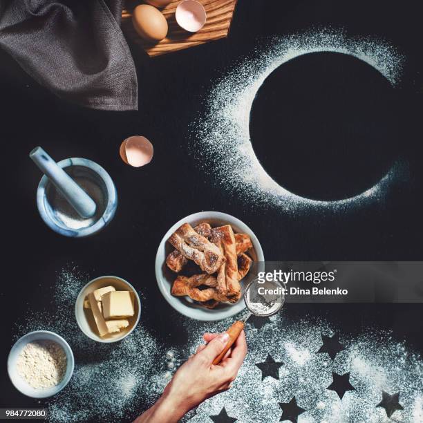 puff pastry with stardust - khabarovsk krai stockfoto's en -beelden
