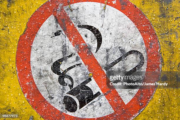 sign prohibiting smoking - no smoking sign stock pictures, royalty-free photos & images