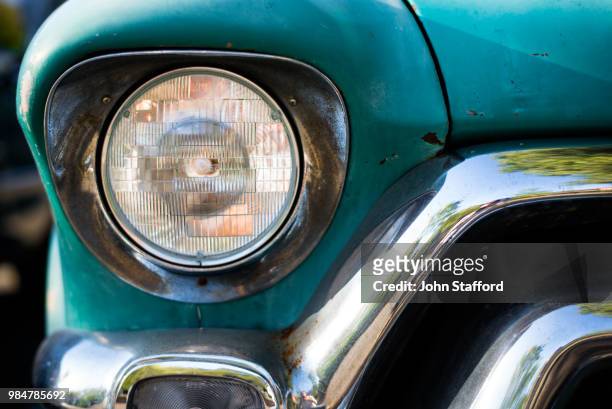 vintage gmc at stanford - classic car show stock pictures, royalty-free photos & images