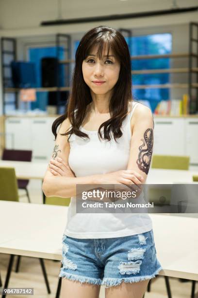 a female manager working in a new office - hachioji fotografías e imágenes de stock