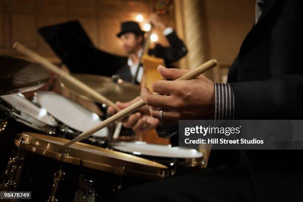 jazz musicians performing in nightclub - jazz stockfoto's en -beelden