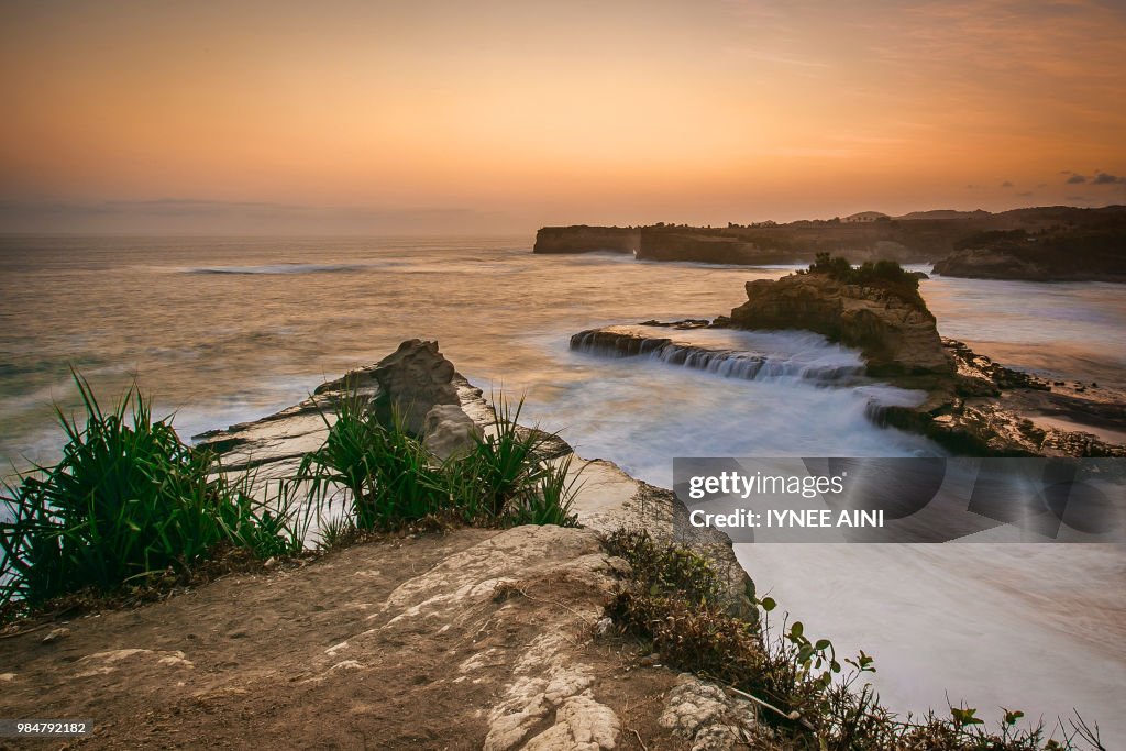 SUNSET SERULING SAMUDRA