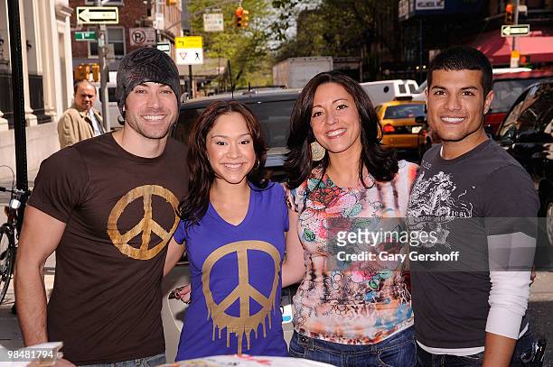 Former American Idol finalists Ace Young, Diana DeGarmo, Julie DeMato, and RJ Helton help unload a City Harvest Food Rescue Truck for Idol Gives Back...