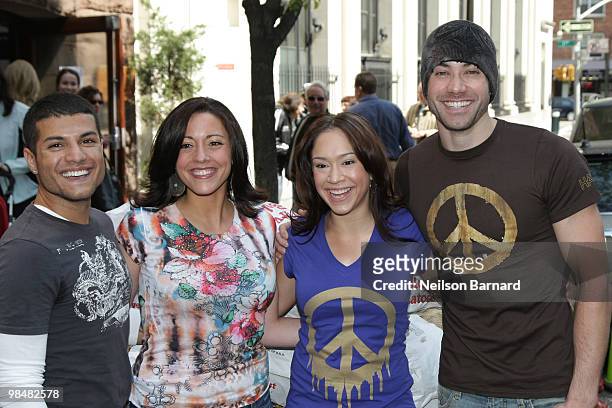Former American Idol finalists RJ Helton, Diana DeGarmo, Julie DeMato, and Ace Young volunteer for "Feeding America and Idol Gives Back" at Jan Hus...