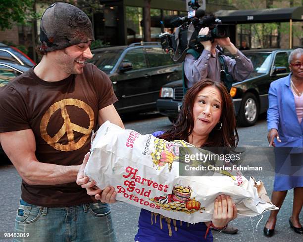 Former "American Idol" contestants Ace Young and Diana DeGarmo unload a City Harvest Food Rescue Truck for Idol Gives Back at Jan Hus Presbyterian...