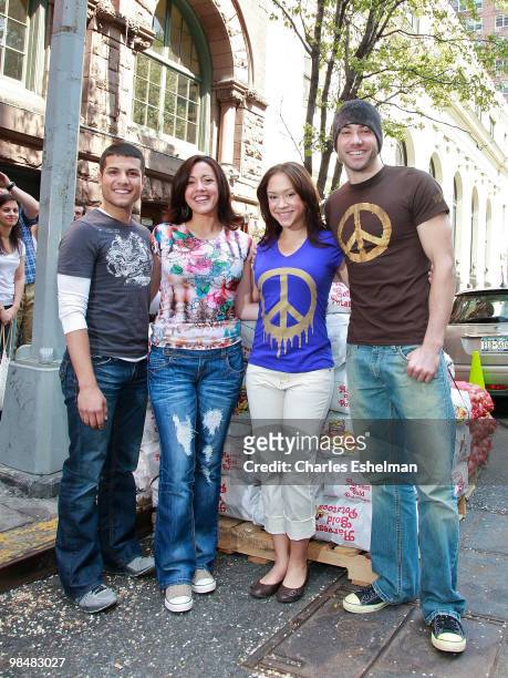 Former "American Idol" contestants RJ Helton, Julie DeMato, Diana DeGarmo and Ace Young unload a City Harvest Food Rescue Truck for Idol Gives Back...
