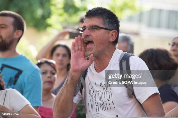 Anti-eviction activists seen shouting at the police following the eviction of Viviana and her 6 children, 5 of them minors in the neighborhood of...