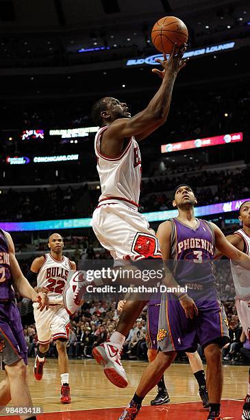 Ronald Murray of the Chicago Bulls puts up a shot against the Phoenix Suns at the United Center on March 30, 2010 in Chicago, Illinois. The Suns...