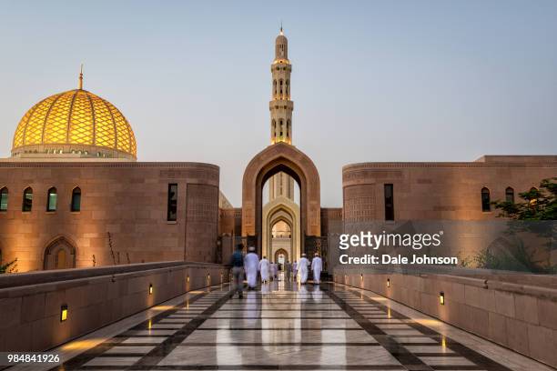 people being called to prayer at the sultan qaboos grand mosque, muscat, oman. - governatorato de muscat - fotografias e filmes do acervo