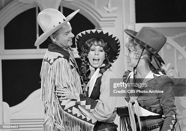 Actors Harvey Korman, Carol Burnett and Vicki Lawrence on "The Carol Bunett Show" on January 9, 1976 in Los Angeles, California.