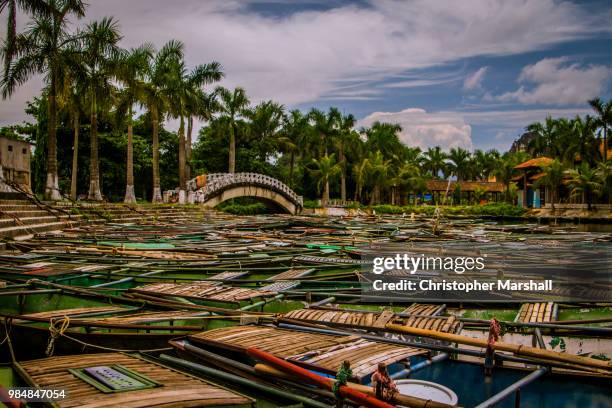 floating vessels - marshall islands stockfoto's en -beelden