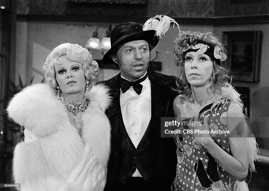 Actors Sally Struthers, Steve Lawrence and Carol Burnett on