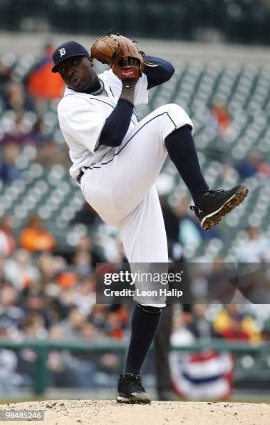 Dontrelle Willis of the Detroit Tigers pitches during the game between the Detroit Tigers and the Kansas City Royals on April 13, 2010 at Comerica...