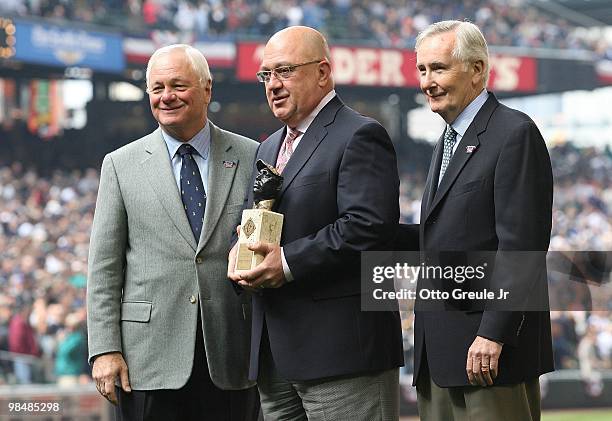 : Team president Chuck Armstrong, general manager Jack Zduriencik, and CEO Howard Lincoln of the Seattle Mariners pose for a photo as Zduriencik is...