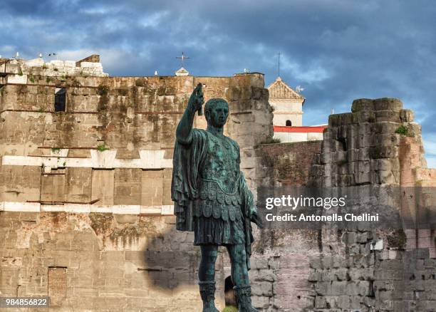 fori imperiali - fori imperiali stock-fotos und bilder