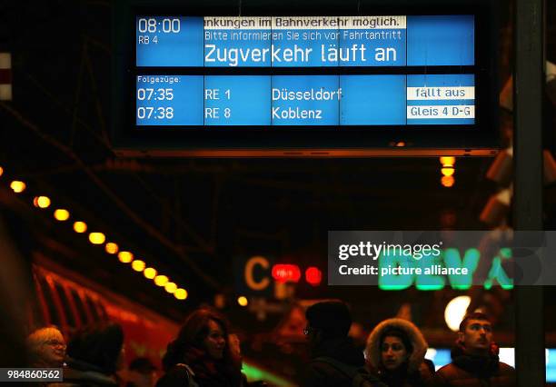 The display reads "train service resumes" at the main station in Cologne, Germany, 19 January 2018. After the storm front "Friederike", in which the...