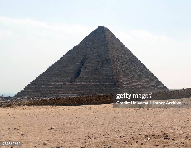 Pyramid Of Menkaure Photos and Premium High Res Pictures - Getty Images
