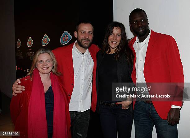 Isabelle Nanty, Fred Testot, Zoe Felix and Omar Sy attend the "Les Doudous Enchantes" auction and party at Palais De Tokyo on April 15, 2010 in...