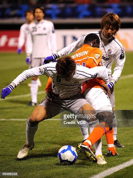 Tomoaki Makino of Sanfrecce Hiroshima competes for a ball with Fred Benson of Shandong Luneng during the AFC Champions League between Shandong Luneng...