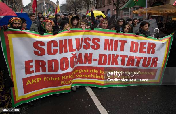 Several hundred Kurds protesting against Turkey's policy on the Kurds and for an independent Kurdistan, in the city centre of Frankfurt am Main,...