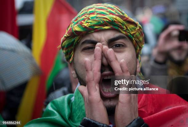 Several hundred Kurds protesting against Turkey's policy on the Kurds and for an independent Kurdistan, in the city centre of Frankfurt am Main,...