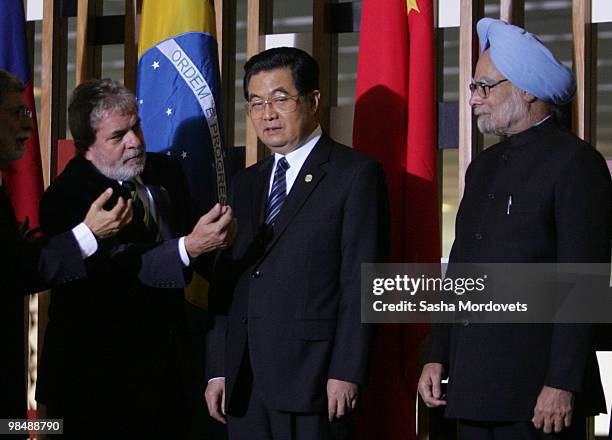 Brazilian President Luiz Inacio Lula da Silva, Chinese President Hu Jintao, and Indian Prime Minister Manmohan Singh pose for a photo at Itamaraty...