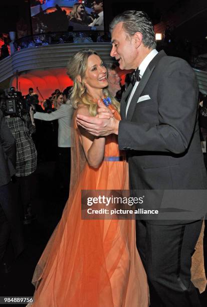 Actor couple Lisa Martinek and Giulio Ricciarelli dancing at the 45th German Film Ball in the Bayerischer Hof in Munich, Germany, 20 January 2018....