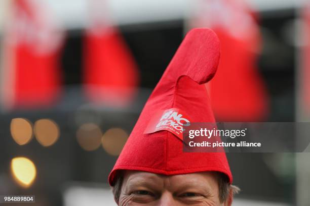 An SPD member wearing a gnome hat standing at a demonstration in front of the WCCB during the SPD's extraordinary party convention in Bonn, Germany,...