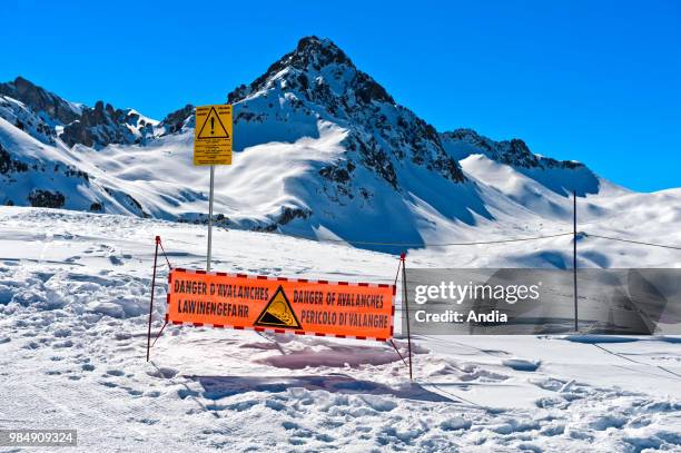 Les Contamines : avalanche warning sign on a piste of the skiing area of Les Contamines-Montjoie.