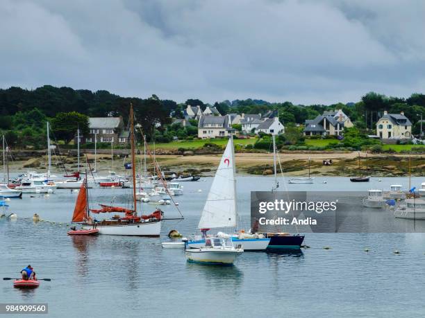 The town of Ploumanac'h, along the 'Cote de Granit rose' . The harbour.