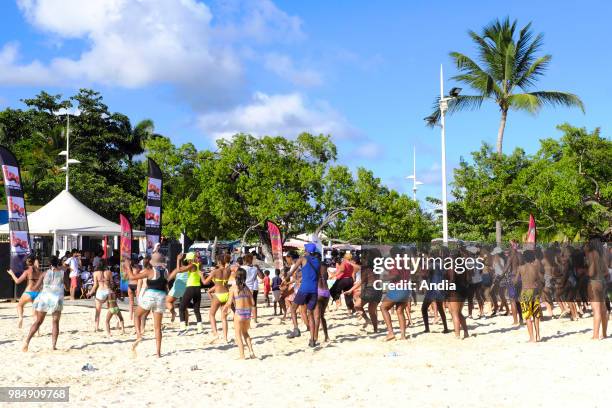 Guadeloupe, Sainte-Anne: the municipal beach, activities, flash mob organized for the tourists by the radio 'NRJ'.