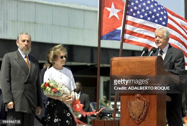 Former US president Jimmy Carter delivers a speech as Cuban President Fidel Castro and Carter's wife Roselynn Carter listen after his arrival to the...