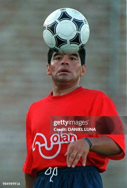 Soccer payer Diego Maradona plays with ball 15 January in Bueno Aires. El futbolista Diego Maradona juega con el balon, 15 enero en Buenos Aires,...