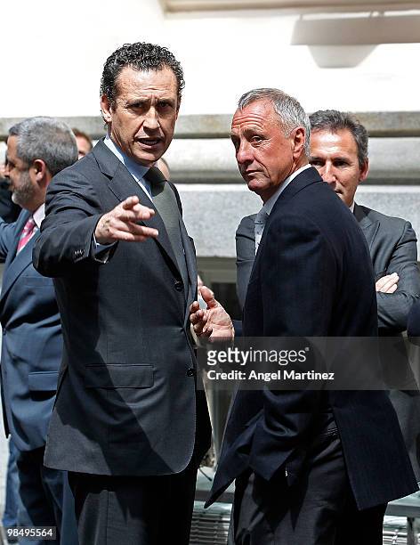 Jorge Valdano , director general of Real Madrid and Johan Cruyff, honorary president of FC chat during the handover of the UEFA Champions League cup...