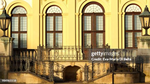 ein eingang der orangerie in kassel - eingang foto e immagini stock