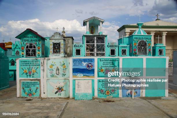 hoctun, a mayan cemetery in yucatan - hatuey photographies 個照片及圖片檔