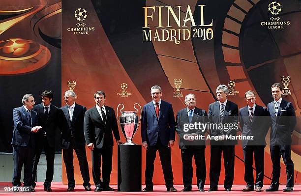 Florentino Perez, president of Real Madrid, Raul Gonzalez of Real Madrid, Johan Cruyff, honorary president of Barcelona, Joan Laporta, president of...