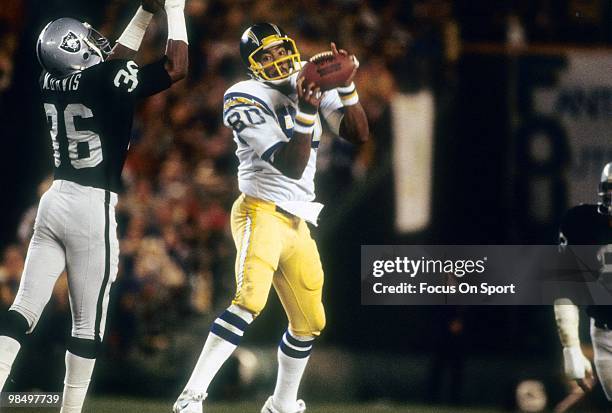 Tight End Kellen Winslow of the San Diego Chargers makes the catch in front of defensive back Mike Davis of the Oakland Raiders circa 1980 during an...