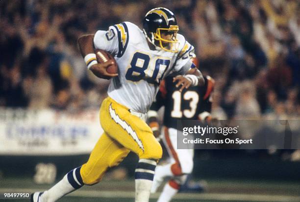 S: Tight End Kellen Winslow of the San Diego Chargers carries the ball against the Cincinnati Bengals circa early 1980's during an NFL football game...