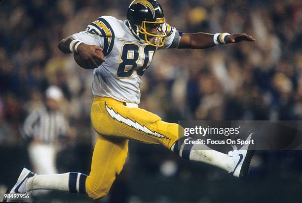 Tight End Kellen Winslow of the San Diego Chargers in action carries the ball circa 1980 during an NFL football game. Winslow played for the Chargers...