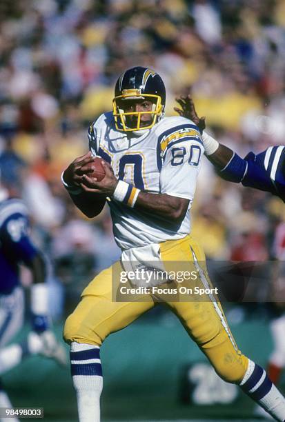 Tight End Kellen Winslow of the San Diego Chargers runs with the ball after a catch against the Baltimore Colts circa 1982 during an NFL football...