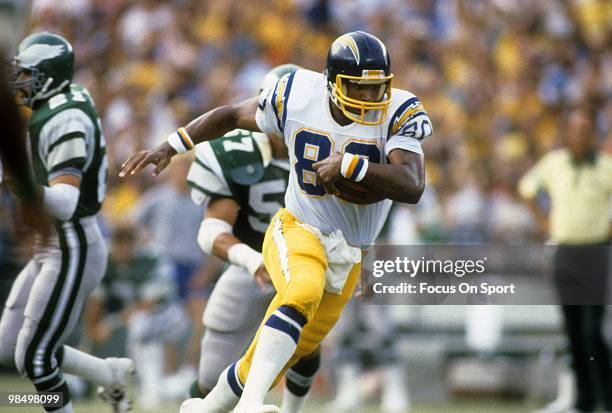 Tight End Kellen Winslow of the San Diego Chargers in action against the Philadelphia Eagles November 30, 1980 during an NFL football game at Jack...