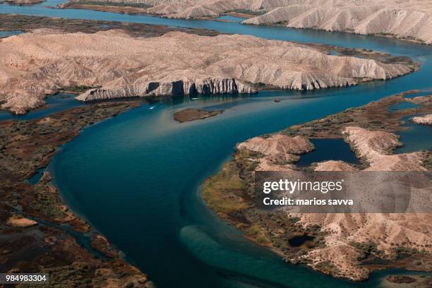 over lake havasu, arizona - lake havasu stockfoto's en -beelden