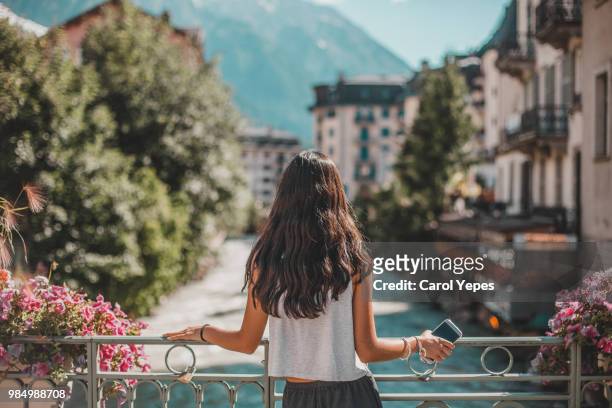 rear view of woman in chamonix-mont blanc village and french alps - haute savoie foto e immagini stock