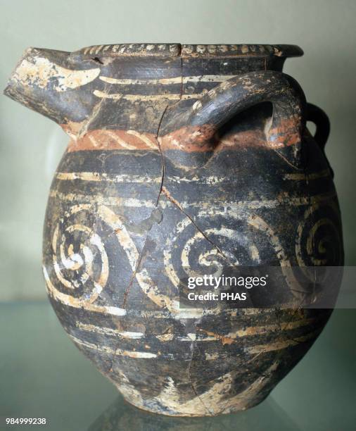 Minoan Civilization. Bronze Age. Island Crete. Kamares ware jar with bands and interconnected spirals. Ancient Palaces Period. 1900-1700 BC....