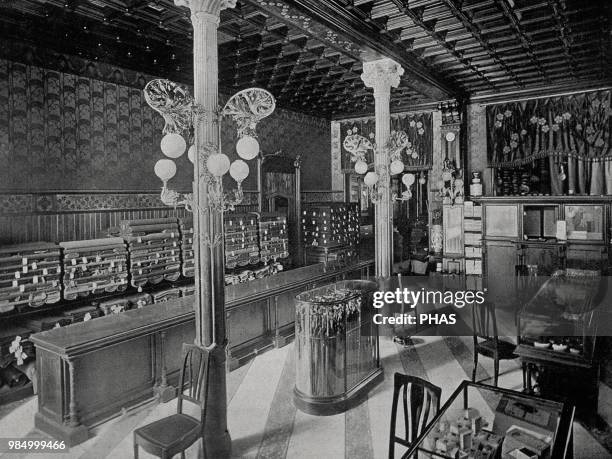 Spain, Catalonia, Barcelona. Tailor shop of "Enrich Morell". Interior. "La Il.lustracio Catalana", 1903. The Illustrated Catalan, 1903. Photography.