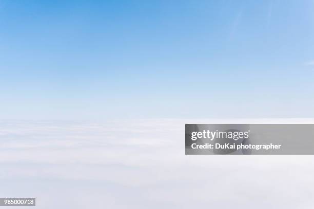 cloud - estar-en-las-nubes fotografías e imágenes de stock