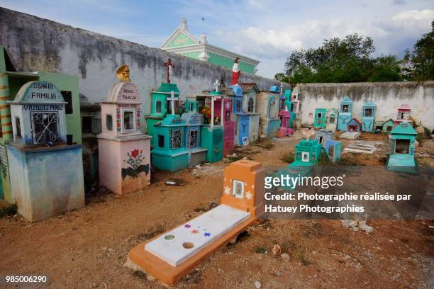 hoctun, a mayan cemetery in yucatan - hatuey photographies 個照片及圖片檔