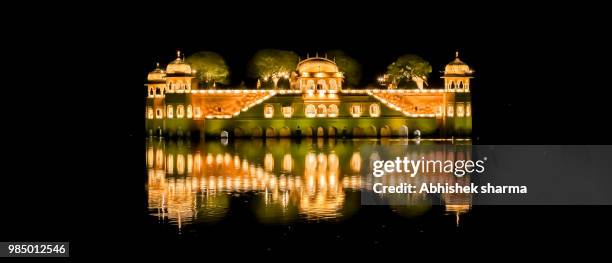jal mahal, jaipur - a palace surrounded by water. - jal mahal stock pictures, royalty-free photos & images
